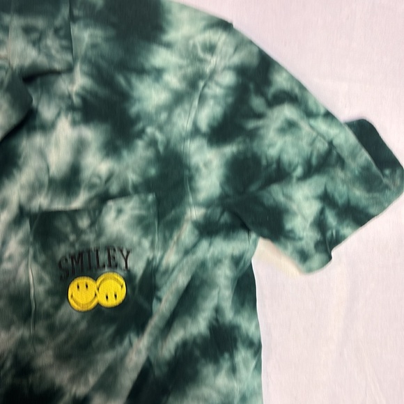 H&M x Smiley Green Tie Dye Smiley Face Button Up Shirt Towel Feel Size Large - Picture 3 of 7